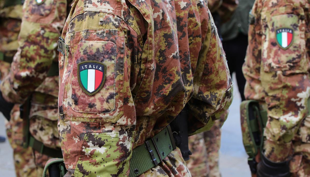 Perché l’Equipaggiamento Militare è più Affidabile di Quello Civile